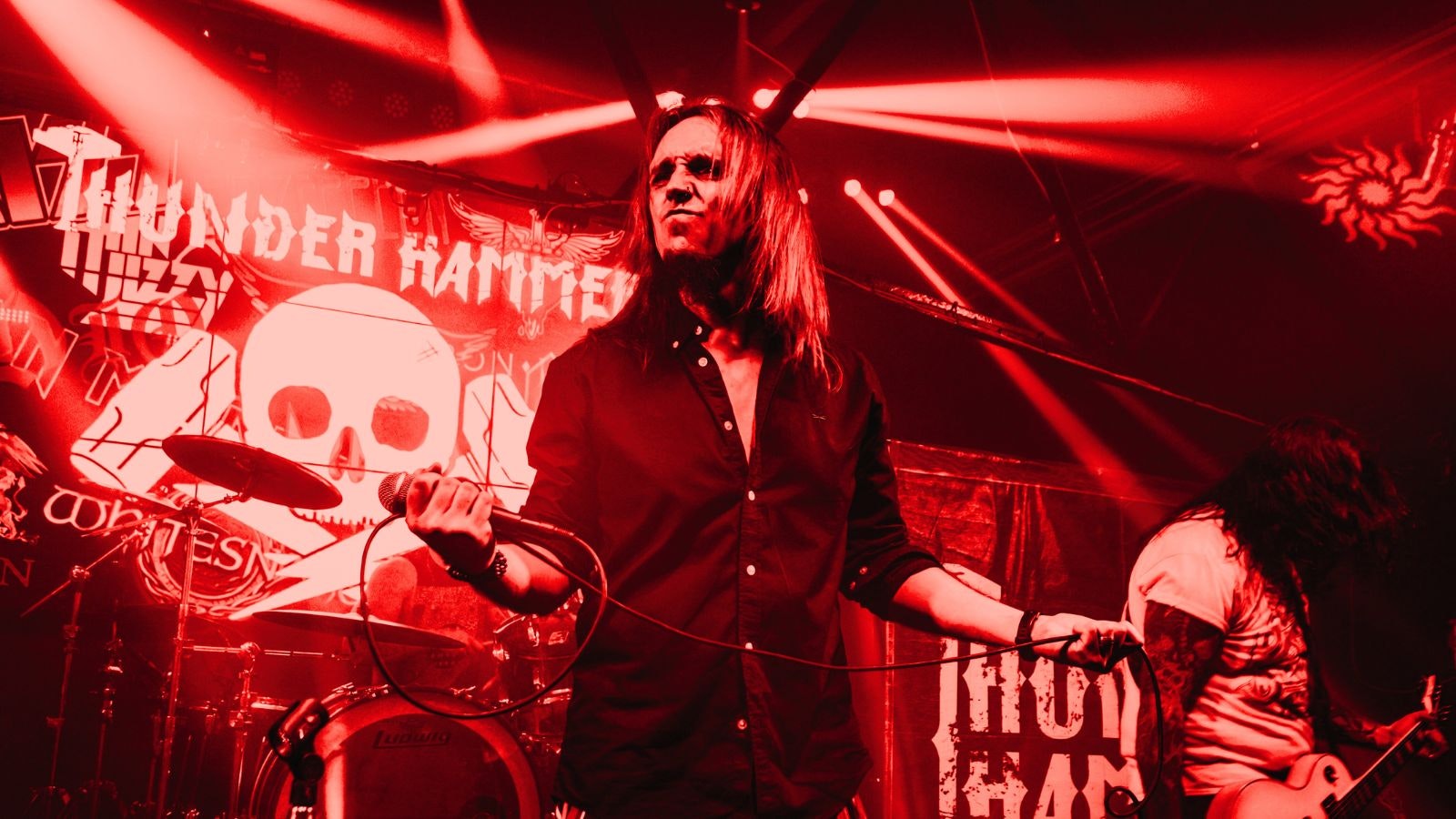 THUNDER HAMMER PERFORM ‘MONSTERS OF ROCK’