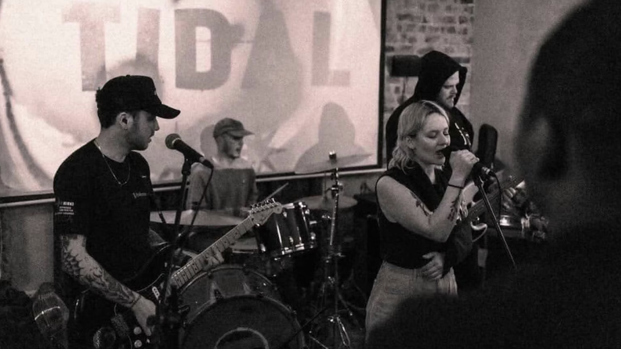 Sarah Tonin + Give Up *FREE ENTRY*