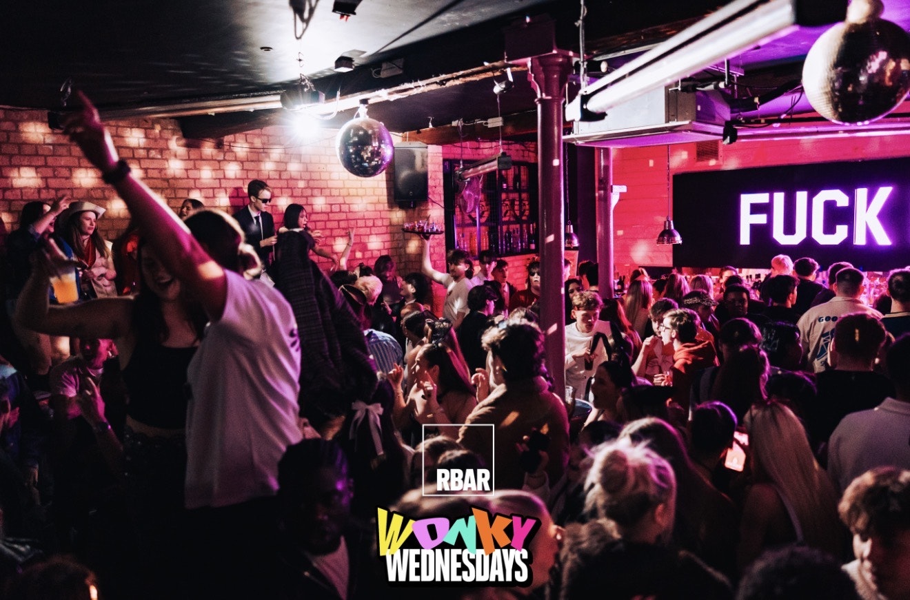 ✭ WonKy Wednesday’s ✭ 90’s VS 00’s!! ✭  with Drinks From £1!  ✭ @ R/Bar ✭