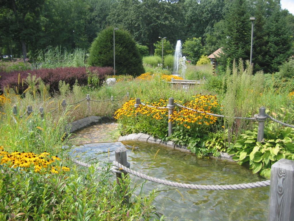 A Queen & Elton John Outdoor Summer Candlelight Experience At Look Park, Florence, MA – Friday, May 22nd ✨