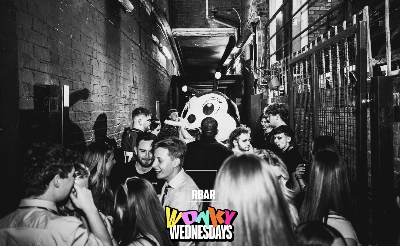 ✭ WonKy Wednesday’s ✭ We’re back a week early.. you’re welcome! ✭  with Drinks From £1!  ✭ @ R/Bar ✭
