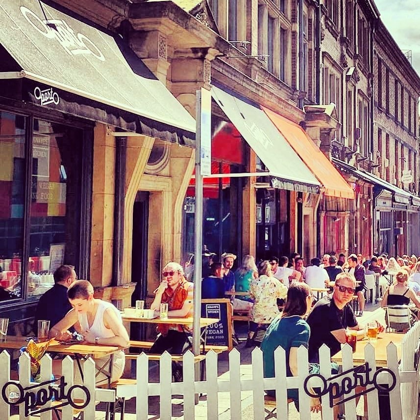 Outdoor seating open – no bookings required!