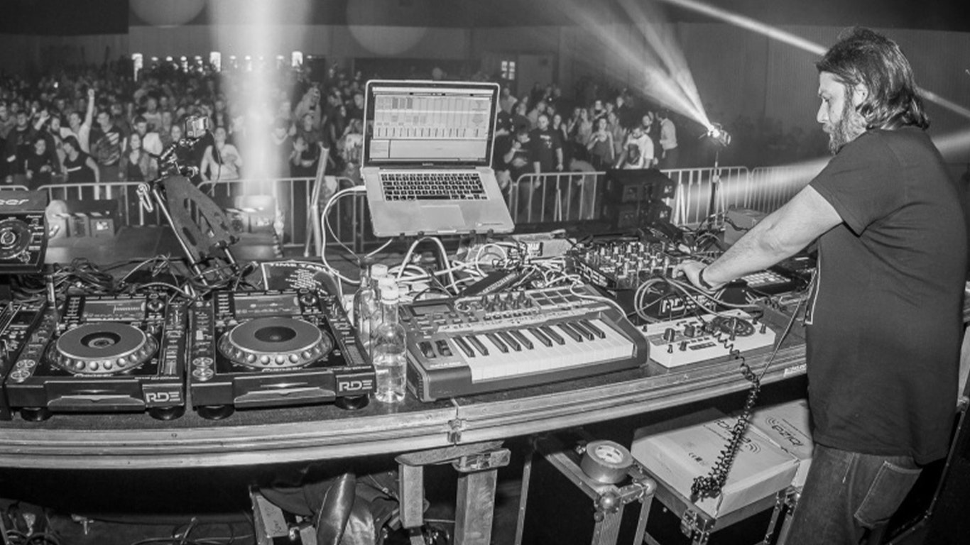 Up Close & Personal W/ Saytek (Live)