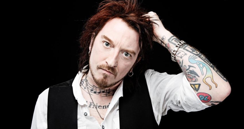 Ginger Wildheart plays The Wildhearts