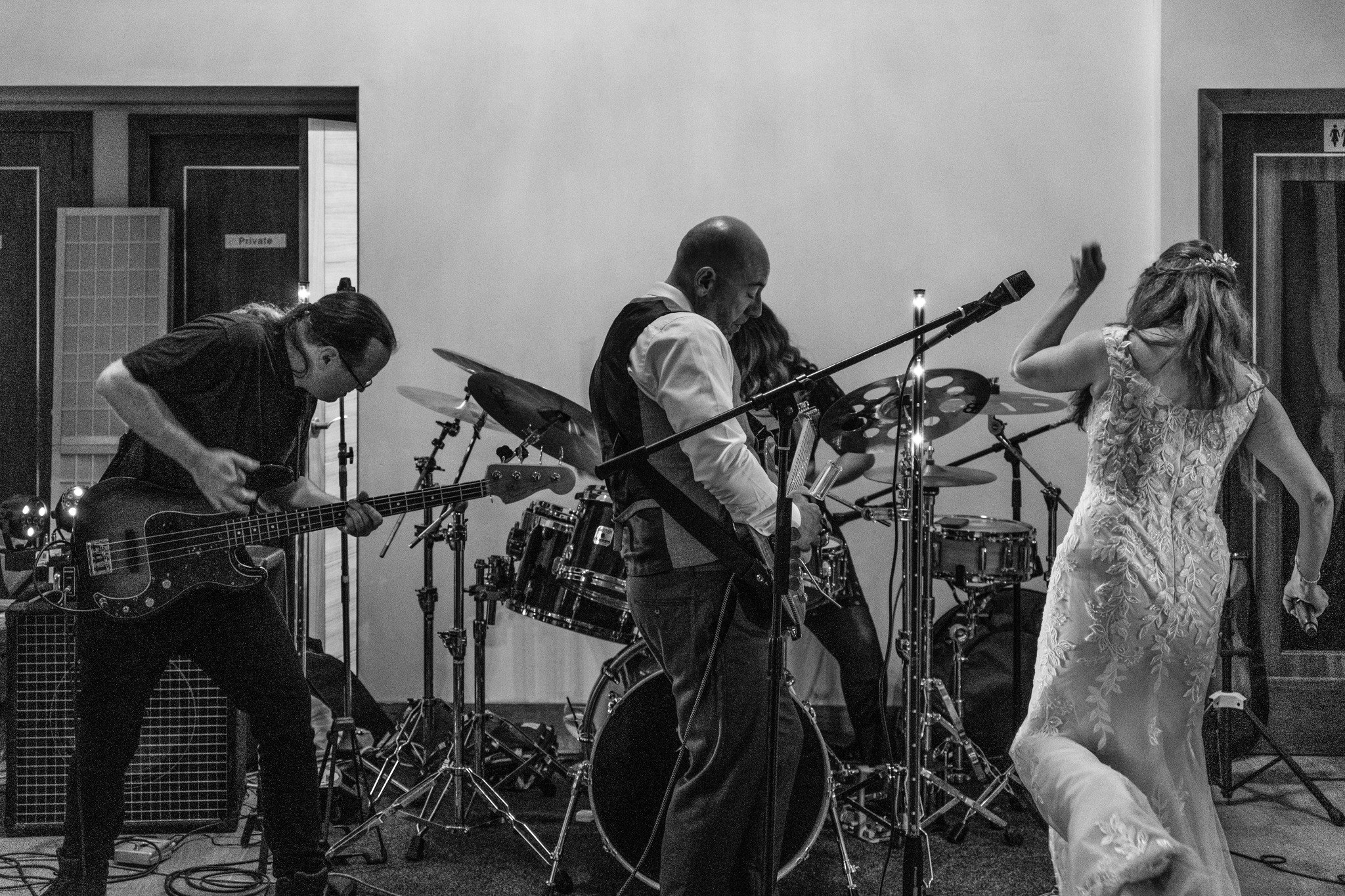 FREE ENTRY | SUNDAY SERVICE | FACE THE STRANGE ACOUSTIC